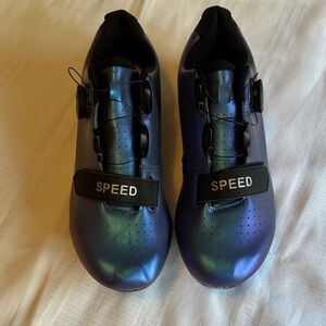 Metallic Cycling Shoes with Secure Strap